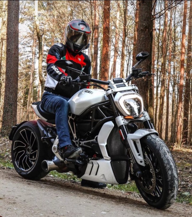 杜卡迪大魔鬼是巡航车还是街车,杜卡迪大魔鬼系列后座