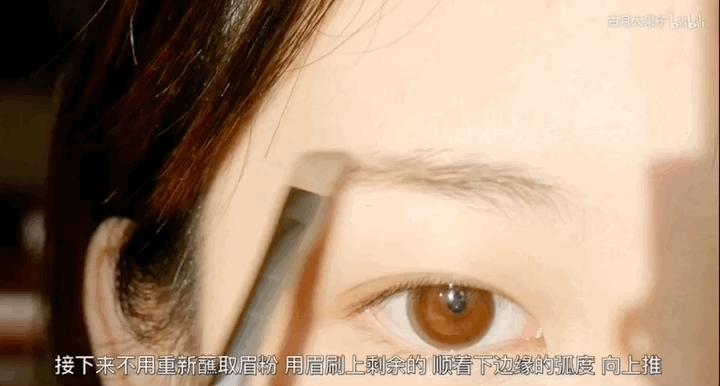 因为眉毛没画好想哭的，应该不只杨超越吧？