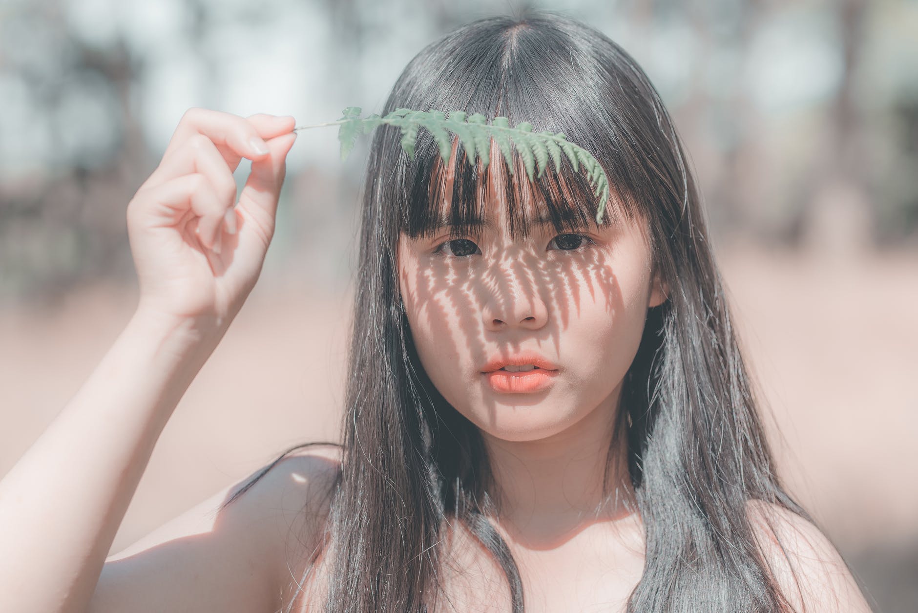 “婚纱结婚就穿一次，我们租吧”“你怎么这么小气，不买就退婚”