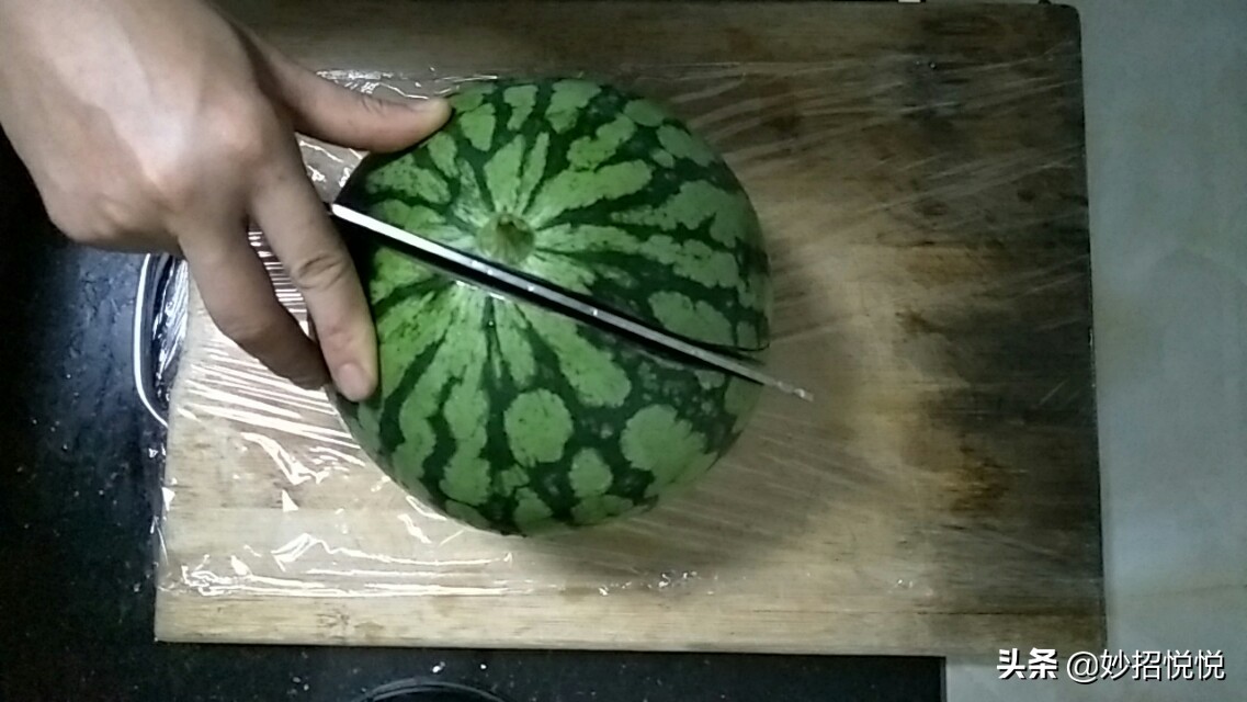 西瓜原来是这样切的,吃了很多年西瓜
