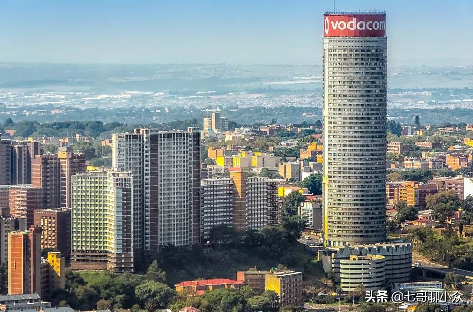 电影里的大厦倒塌现场,电影里建筑物突然崩塌的片段