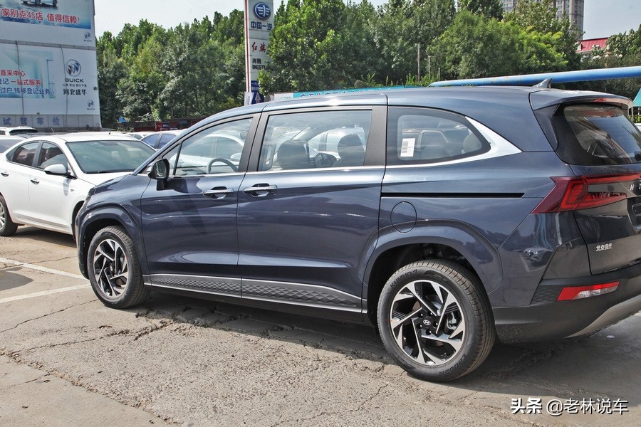 库斯途质感能比gl8强吗,顶配库斯途对比低配gl8