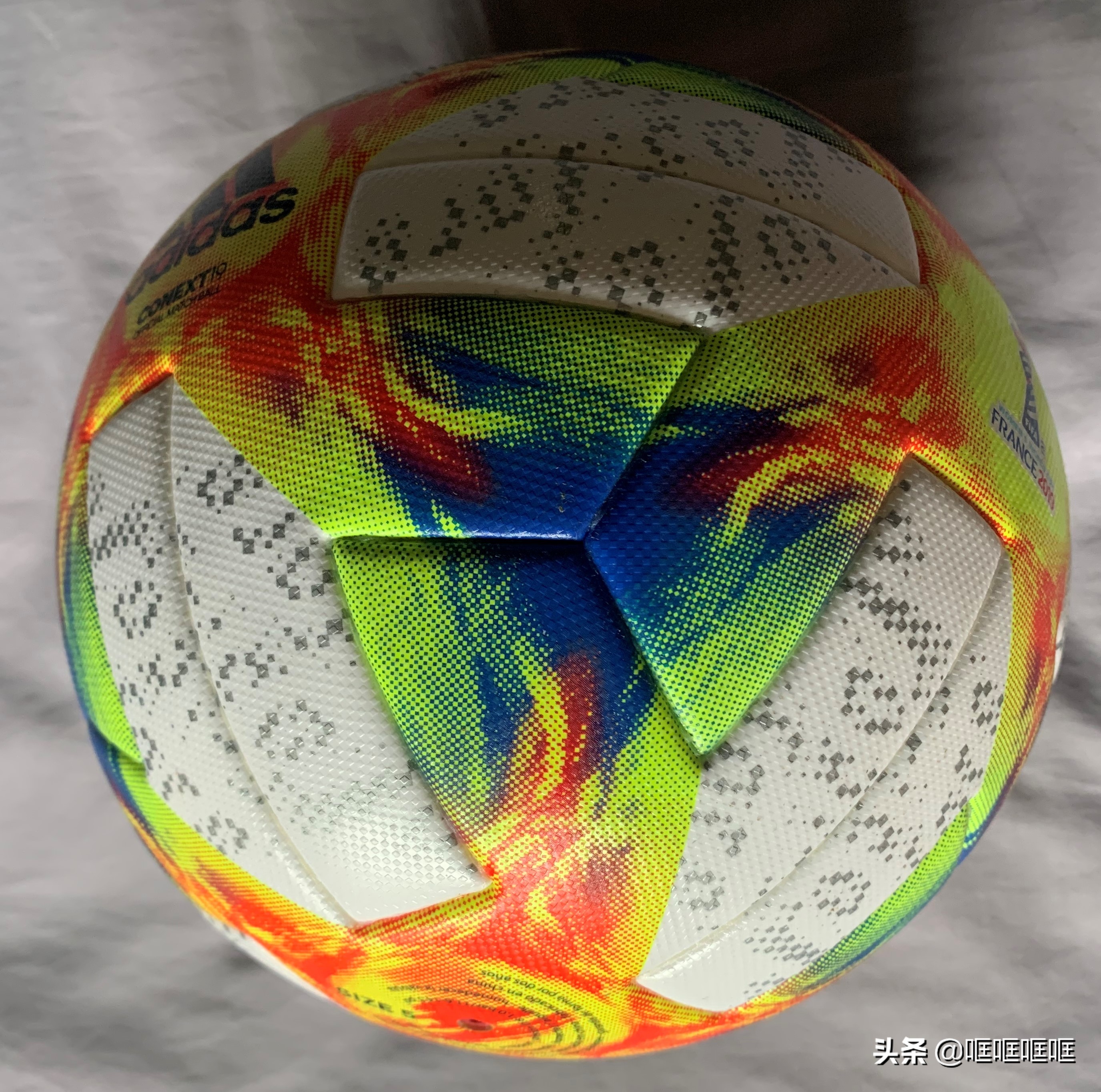 阿迪达斯2019限定欧冠足球,阿迪达斯第一代