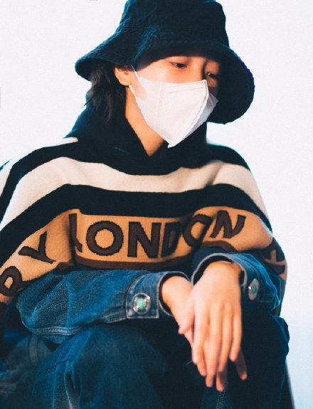 周冬雨戴口罩照片,周冬雨戴口罩