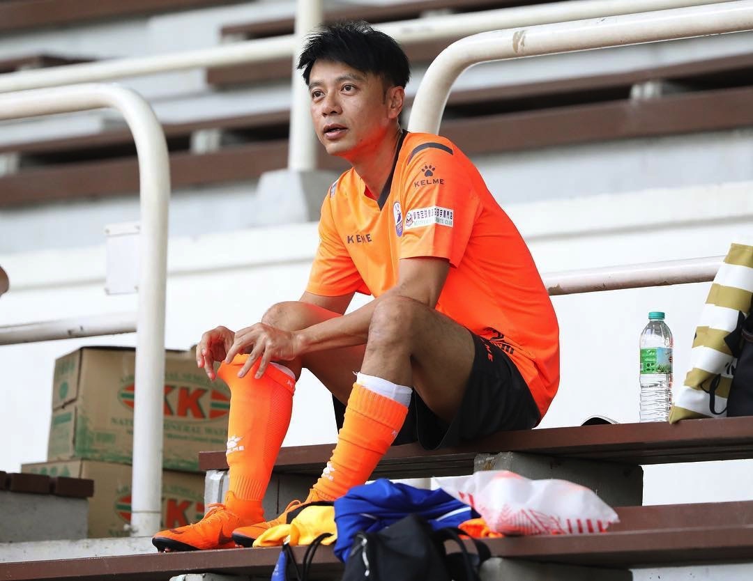 李克勤打球赛与球员起冲突险干架，事后网上公审对方被指网络欺凌