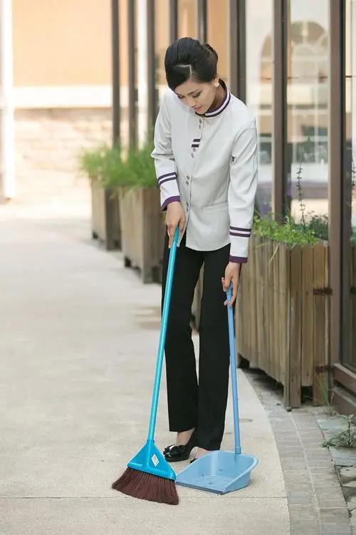 六十岁女人打两份工,48岁女人打工一个月工资多少