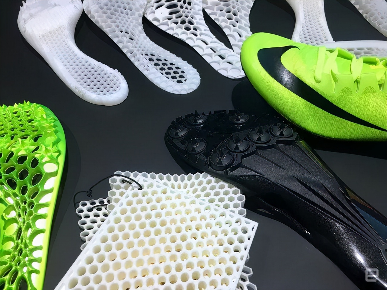 买鞋子应该大一码还是刚刚好,买鞋子尺码怎么选