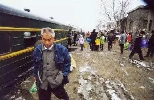 九张反映过年气氛的照片,百张罕见的过年老照片这才是年味