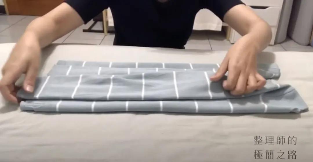 收纳师教你折衣服,折厚衣服的收纳方法