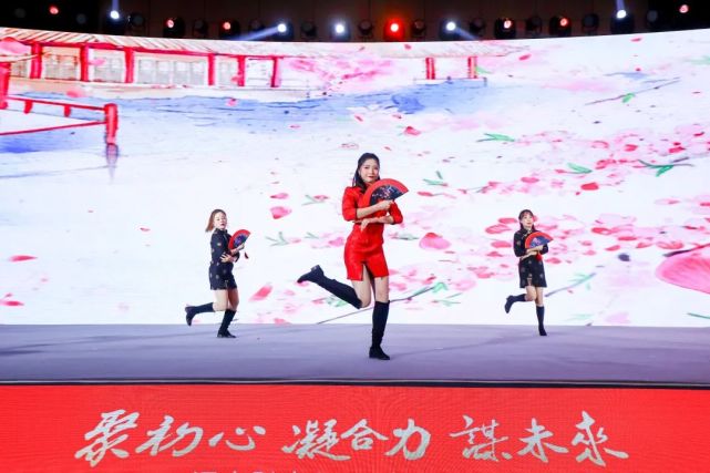 为梦前行高潮,为梦前行年会开场视频