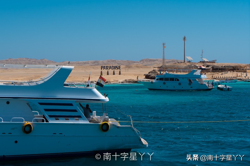 一半沙漠一半海洋图片,一半沙漠一半湖水