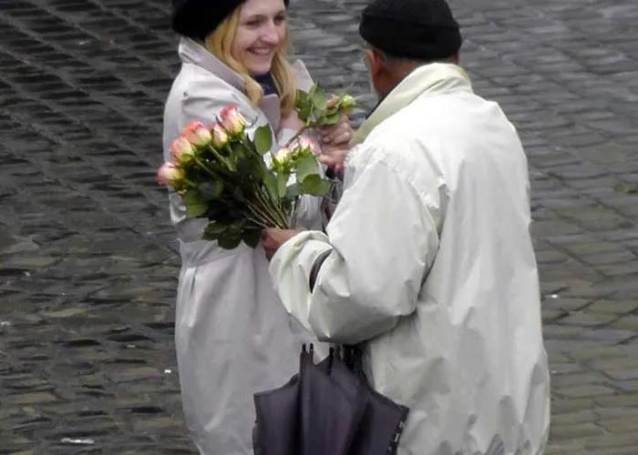 “在意大利，不要接别人给的手绳”，旅友们被宰出各种血的教训