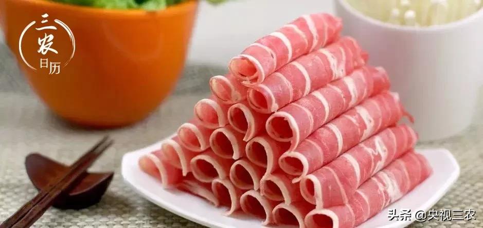 羊肉片一涮就碎了,真假羊肉片煮后效果