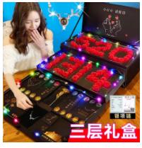 刚认识的女生圣诞节送什么礼物,圣诞节女生要送男生礼物吗