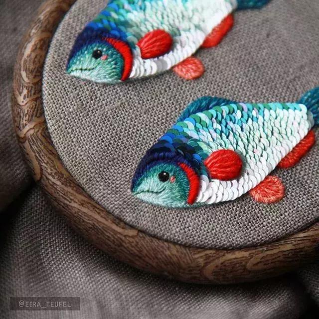 当一个程序员迷上了刺绣，就算手骨折了也无法阻止她……