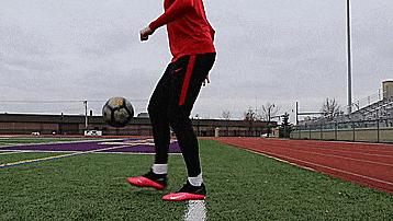 颠球技巧入门小学生3岁,五个适合初学者的颠球技巧