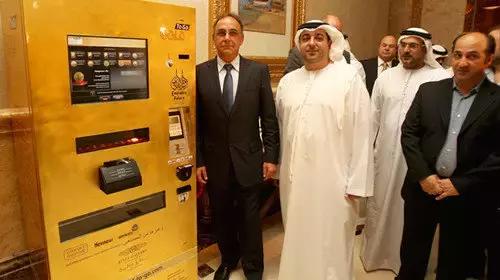 靠捡垃圾成了千亿富翁完整版,捡垃圾变成百万富翁