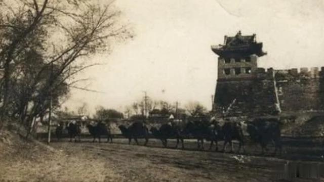 城门挂女子首级示众,城门挂首级