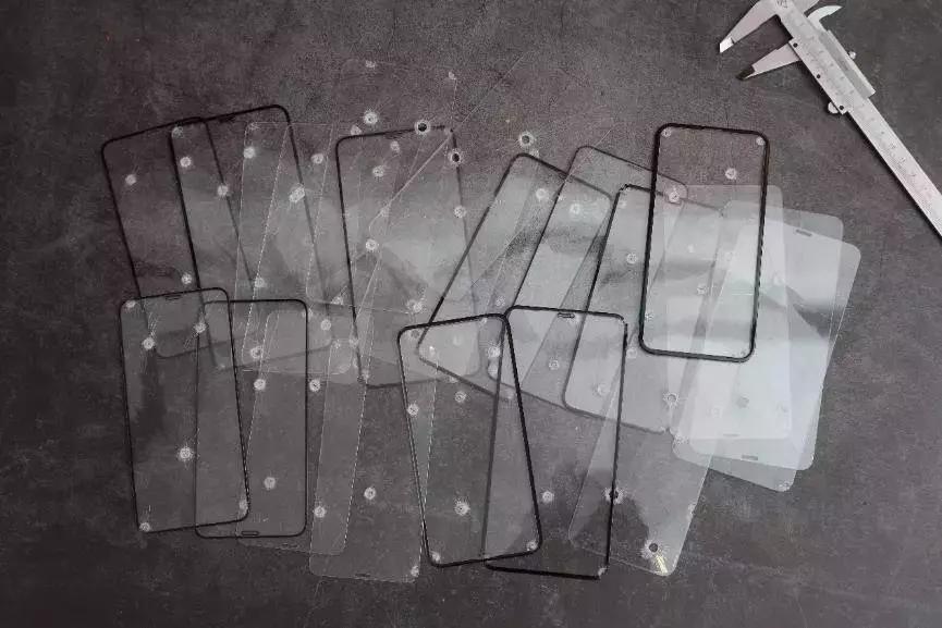 iphone最好贴什么样的钢化膜,iphone13钢化玻璃膜