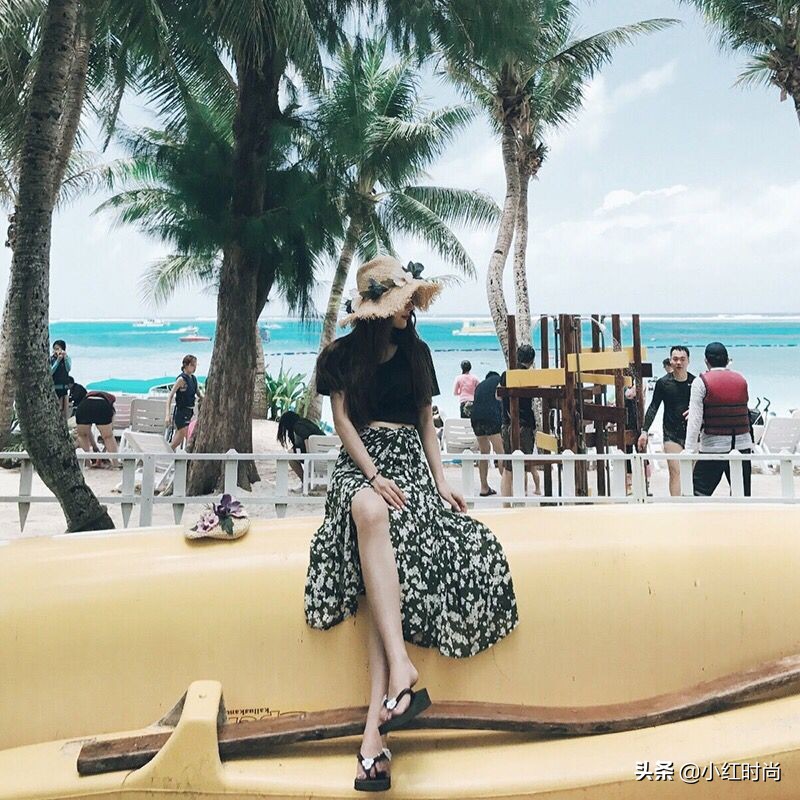 春夏碎花单品怎么搭配衣服,小碎花的正确搭配尽显少女气质