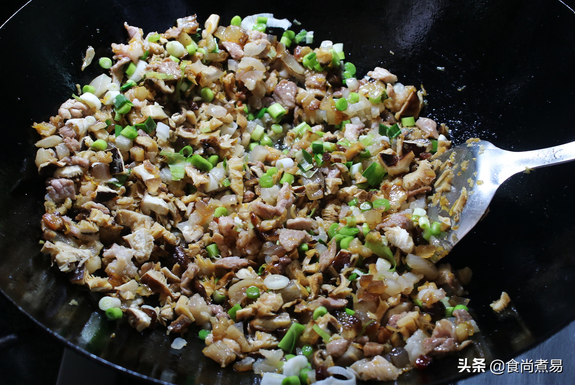 艾粄用开水还是凉水揉面,客家艾粄的传统做法