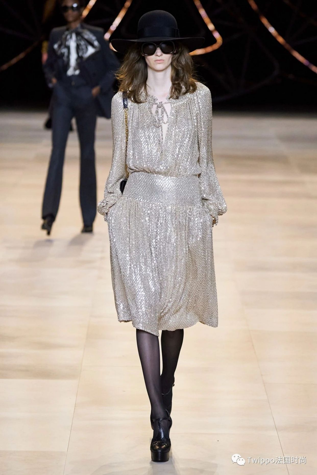 2020秋冬巴黎时装周givenchy秀场 (jacquemus 2020巴黎时装周秀场)