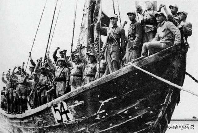 *世友许**被关，排长邓岳买酒买烧鸡，*世友许**评价：小邓是好人