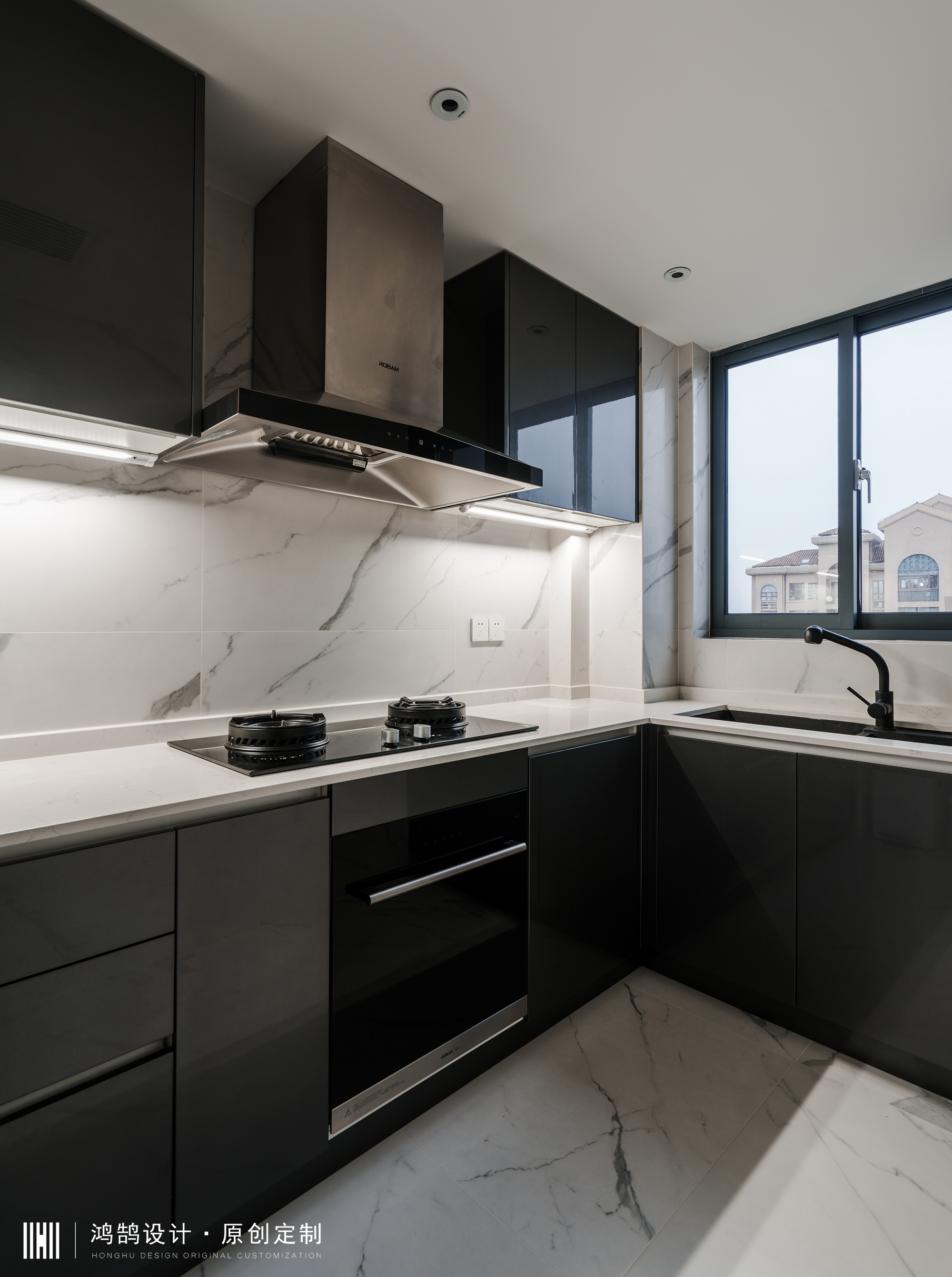 简约时尚主义拥护者：这个家“黑”的很明亮