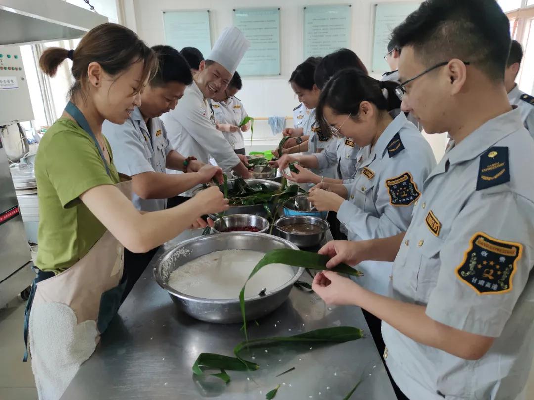 端午节包粽子送特困户活动方案,基层端午节包粽子活动方案