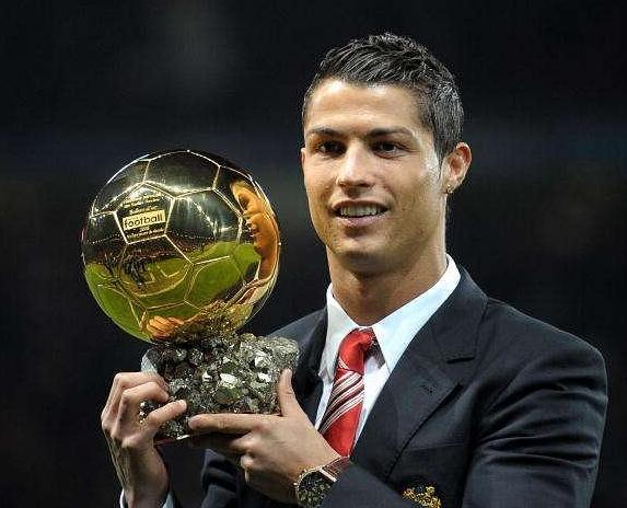 2006年金球奖之后，他曾担任阿里主教练，后出任中超重要职位，与