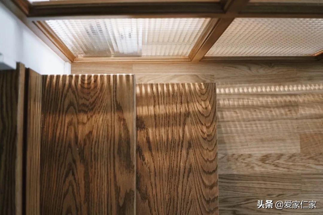 她买下32㎡上海老旧学区房，为女儿打造小桃园，还有超舒适大庭院