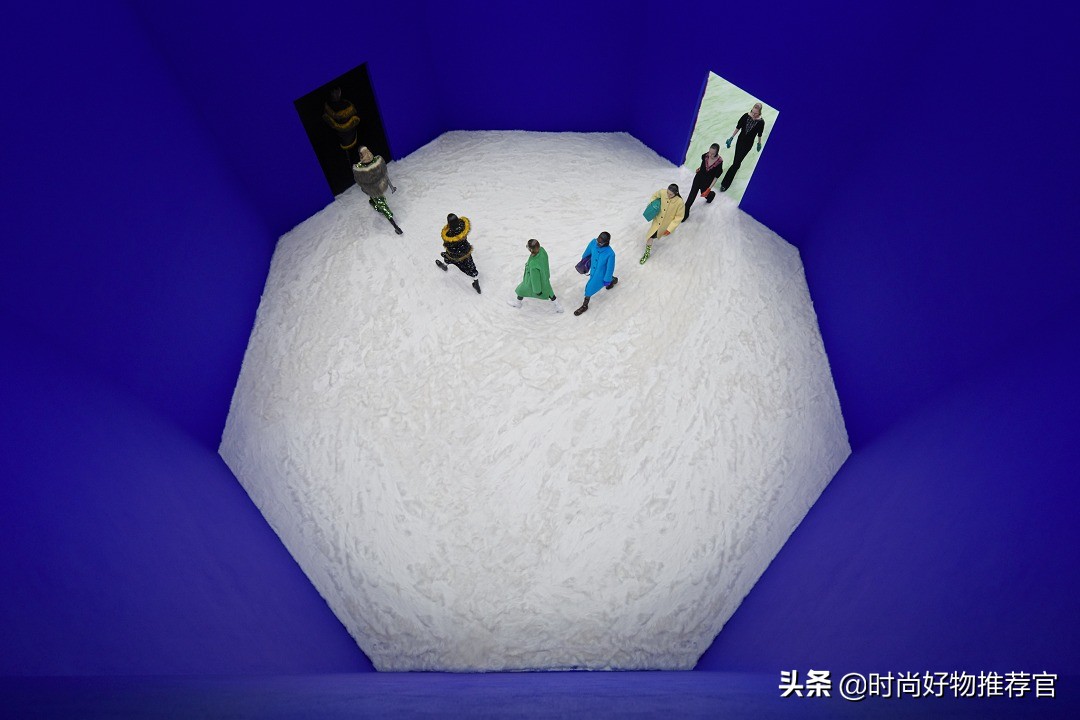 prada绗缝尼龙男士包,prada徽标印花帆布包