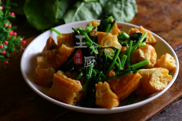 菠菜炒油条的家常做法简单又好吃,油条的家常菜做法简单又好吃