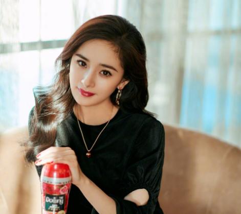 有没有女生天生拥有卧蚕,有卧蚕的女生笑起来是怎样的