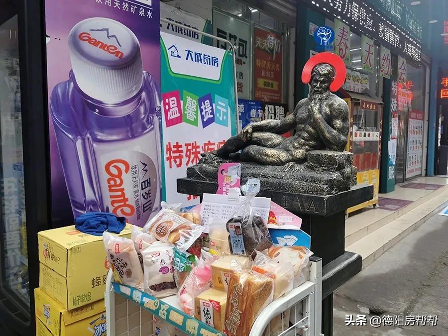 在这些酒精浓度50°的德阳街头，“耍家们”找到了商机