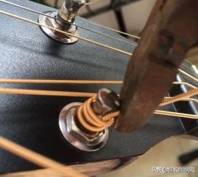 民谣吉他怎么换弦教程,民谣吉他更换琴弦详细教程