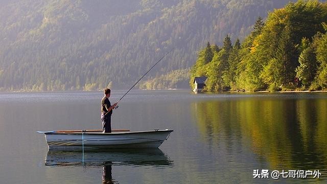 水库钓鲤鱼技巧和方法,10月份钓水库鲤鱼钓深还是钓浅