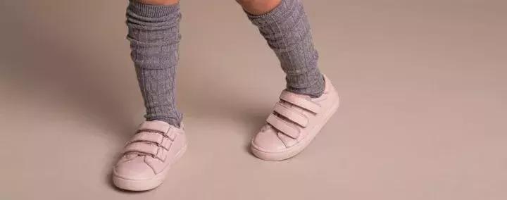 阿迪达斯和耐克儿童哪款鞋好,童鞋nike阿迪哪个好