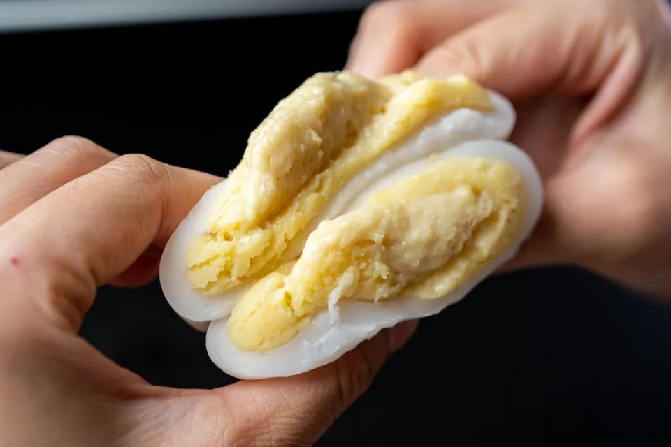 网红爆款猫山王榴莲月饼,高端榴莲猫山王榴莲冰皮月饼