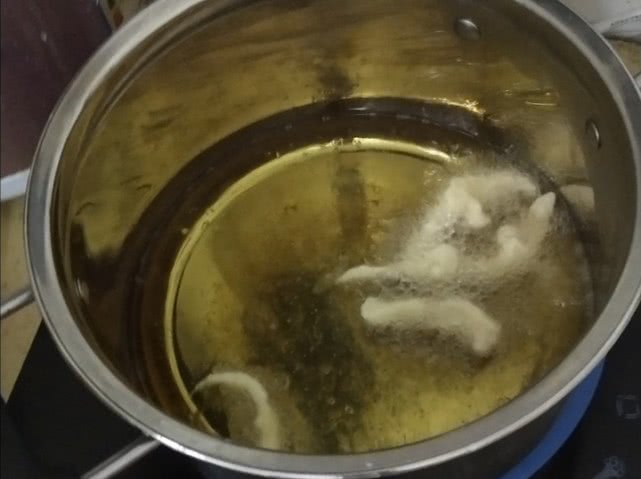 酥炸平菇的家常做法,酒店炸平菇脆脆的做法