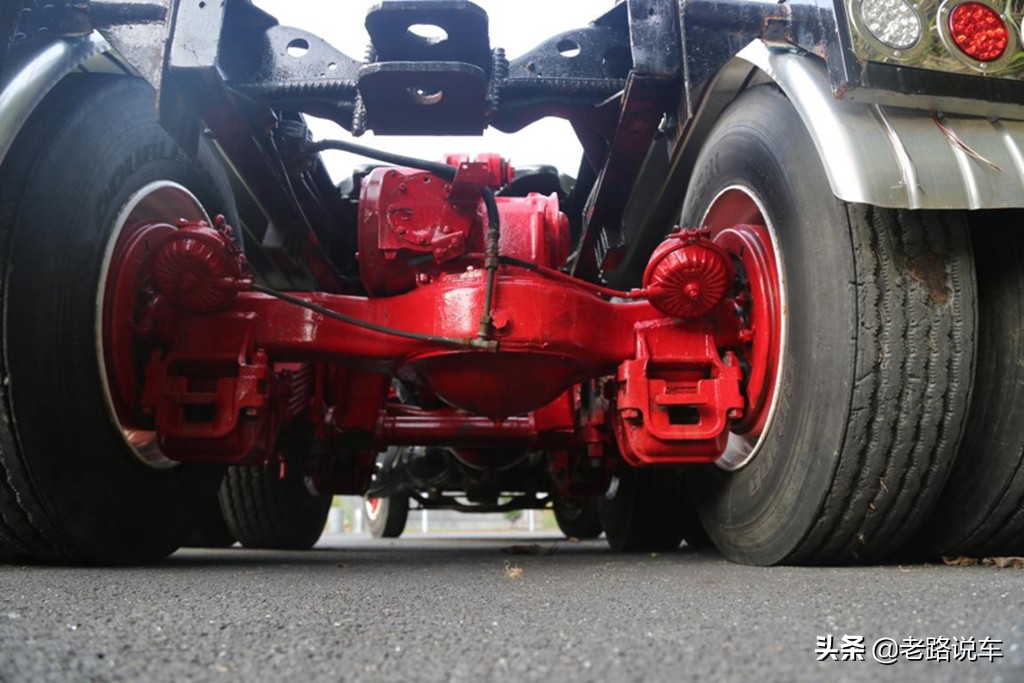 斗牛犬品牌卡车,斗牛犬在汽车上的视频