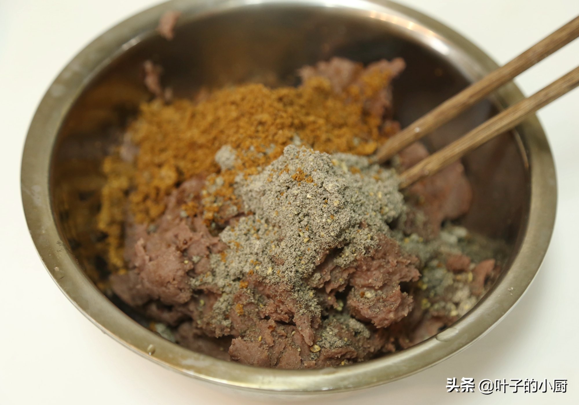 一买就10斤,做成“圆球球”,一家大小抢着吃,比油炸的还香