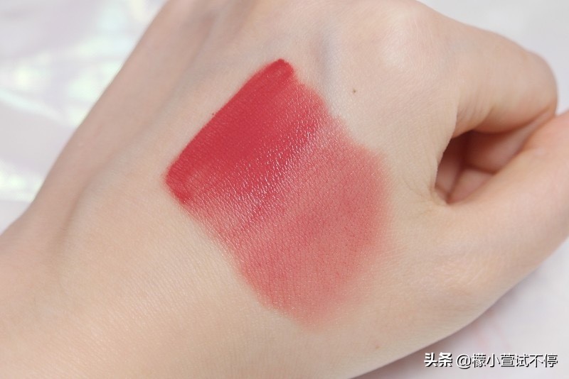 赫妍唇釉jennie小卡,jennie同款口红赫妍