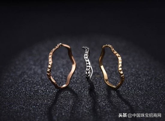 au750d2.00ct戒指是莫桑钻吗,钻石戒指au750好还是18k金好