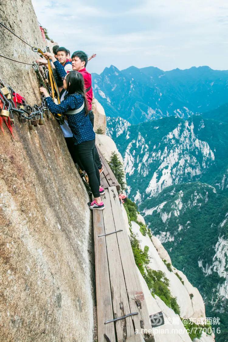 恐怖悬崖栈道挑战,挑战最恐怖玻璃栈道