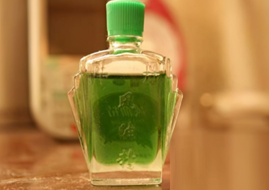 用风油精可以消除污渍么,风油精能清理胶布痕迹吗