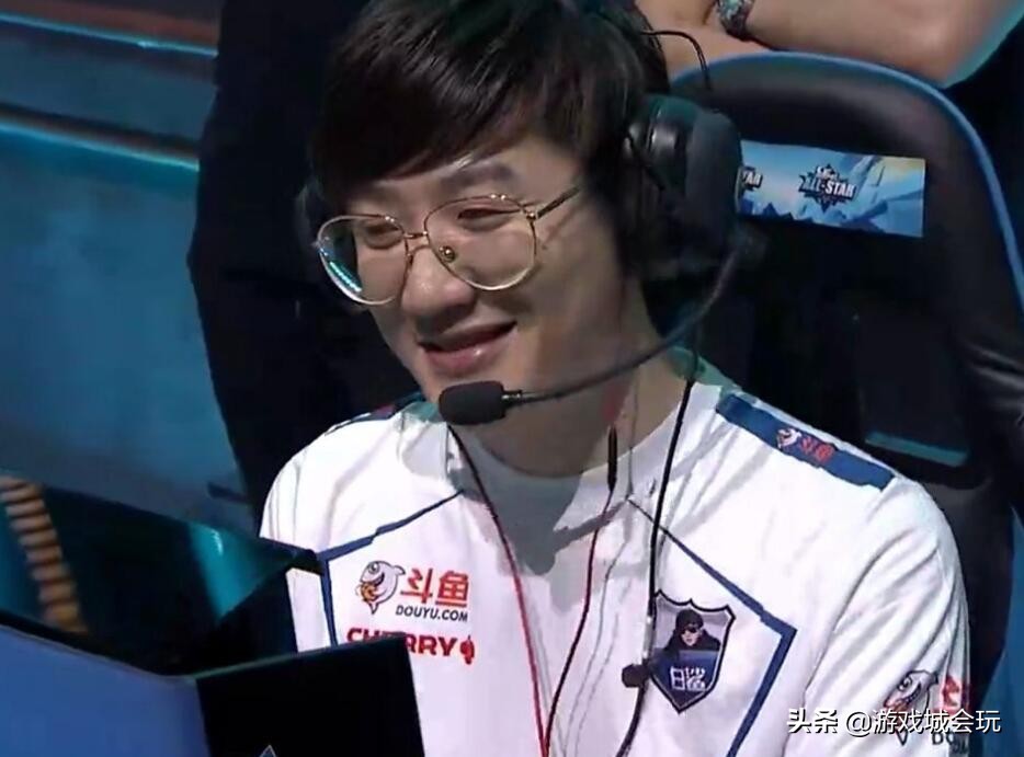 cf白鲨斗鱼收入几亿,斗鱼白鲨s14