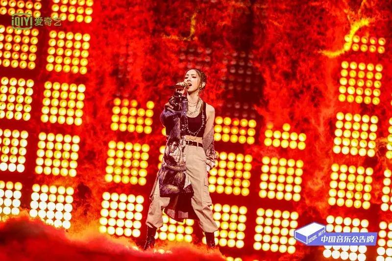 王源下颌骨脱位哭了,王源下颌骨脱位表演