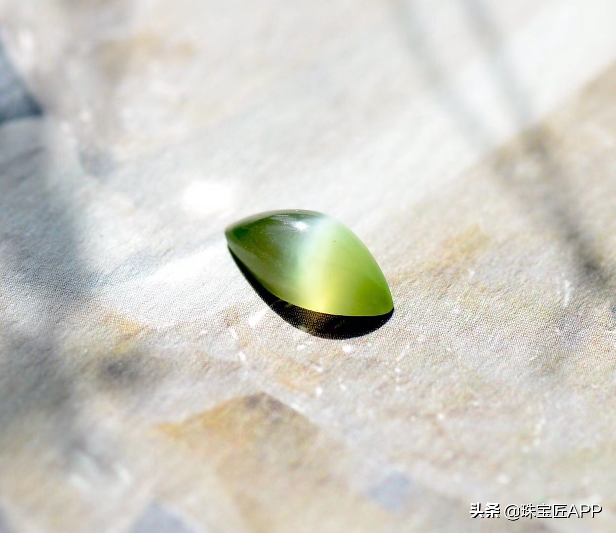 哪种宝石可能显猫眼效应,有猫眼效应却不值钱的宝石有哪些