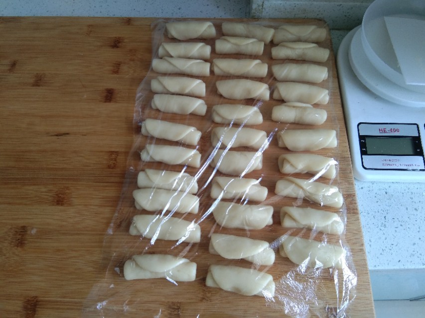 正宗绿豆饼做法及配方,绿豆饼这样做酥香可口清凉解暑